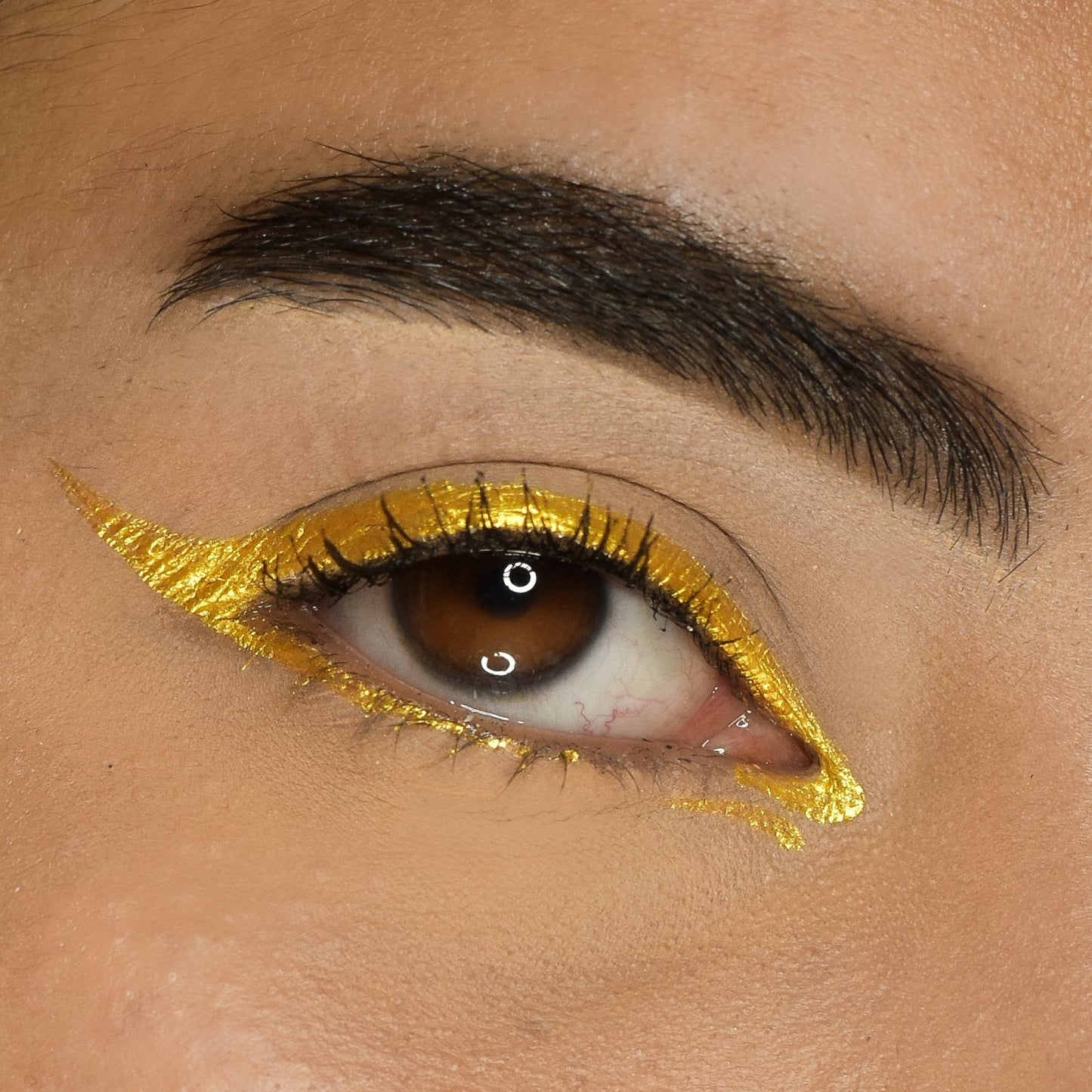 C2P FRAME ME! METALLIC EYELINER