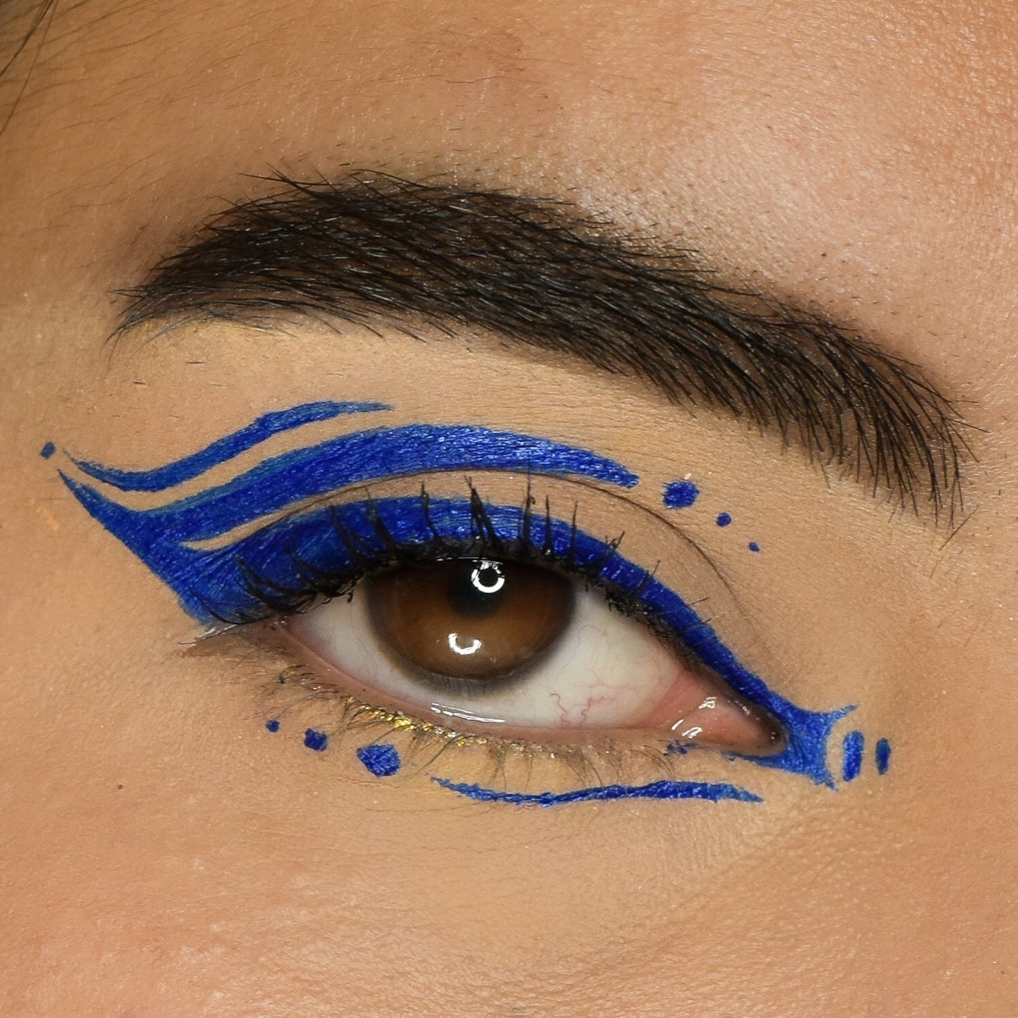 C2P FRAME ME! METALLIC EYELINER