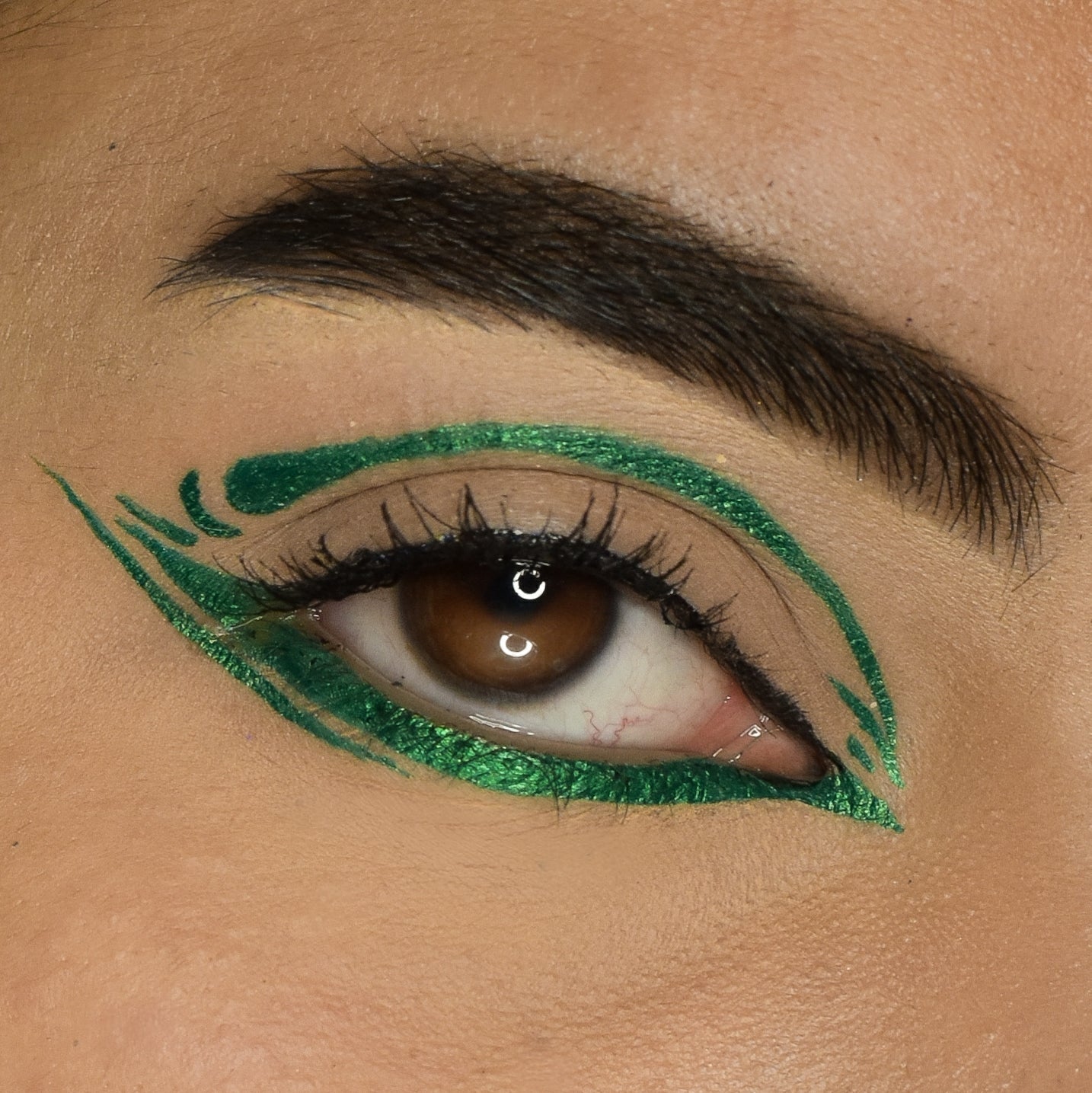C2P FRAME ME! METALLIC EYELINER