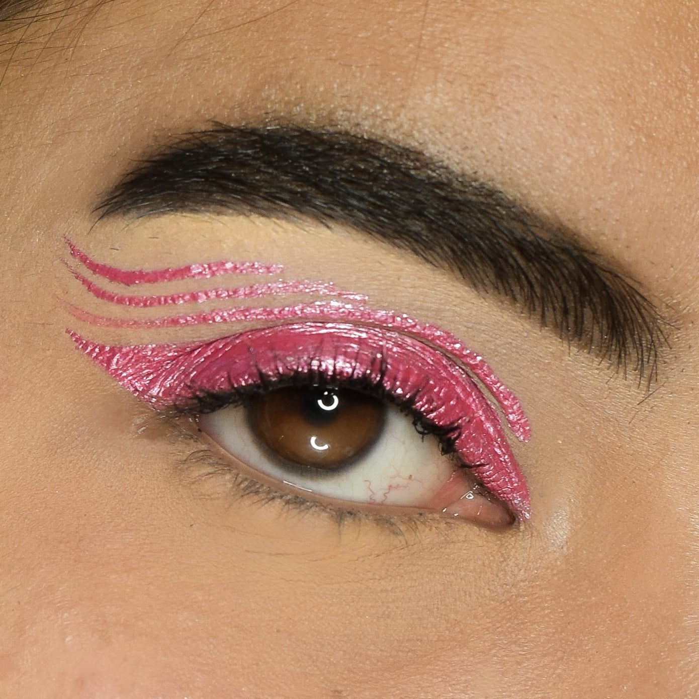 C2P FRAME ME! METALLIC EYELINER